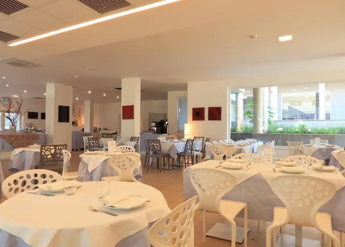 Hotel Futura Club Spiagge Bianche 4*